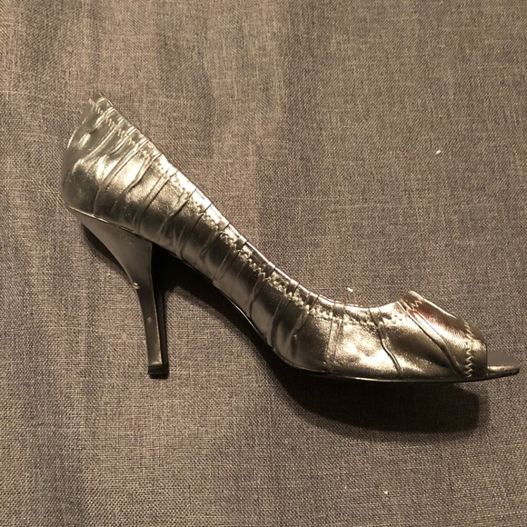 Guess by Marciano Silver Heels Size-10 - Picture 5 of 7